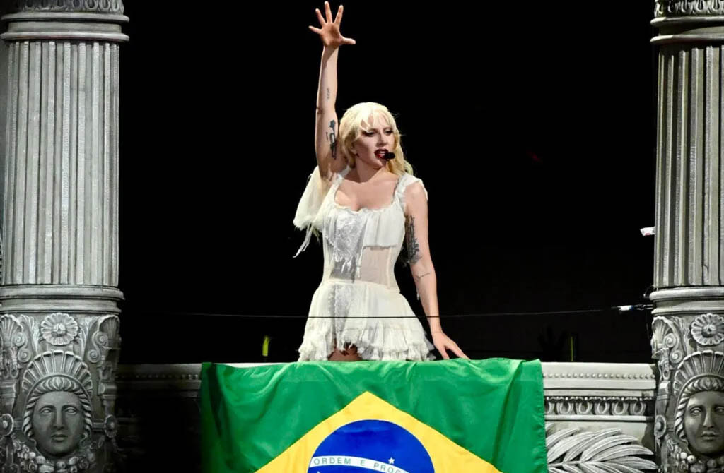 Lady Gaga reúne 2,1 milhões de fãs em Copacabana e entra pra história