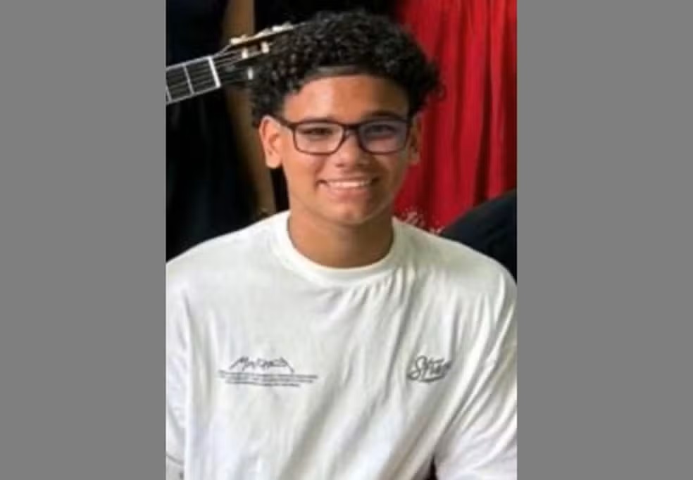 Morre adolescente atingido por tiro na cabeça dentro de carro ao voltar da formatura da mãe; família autoriza doação de órgãos