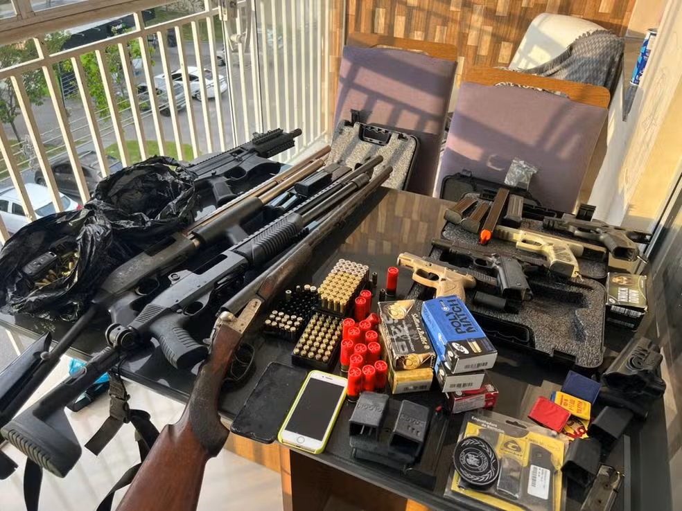 Suspeitos utilizam documentos falsificados do Exército para tentar adquirir loja de armas em Campos e acabam presos em ação no RJ e ES