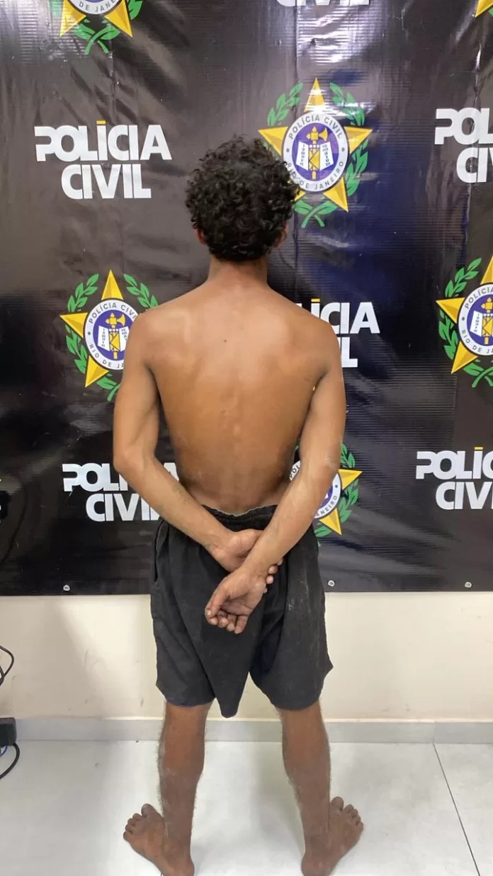 Homem é detido por tentativa de roubo com agravantes em Cabo Frio