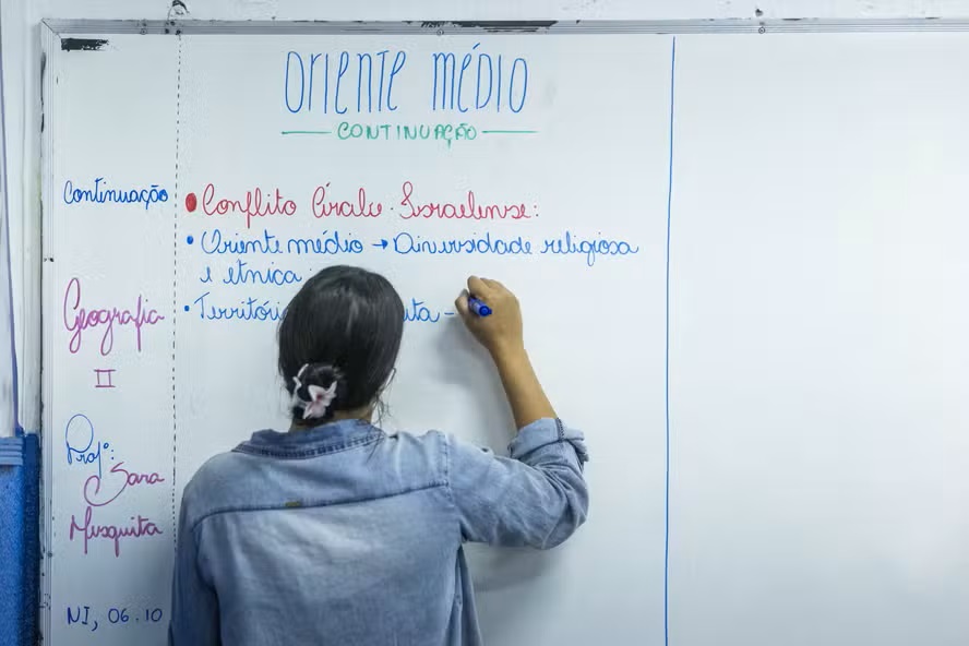 Professores do Rio realizam greve de 24 horas nesta quinta-feira