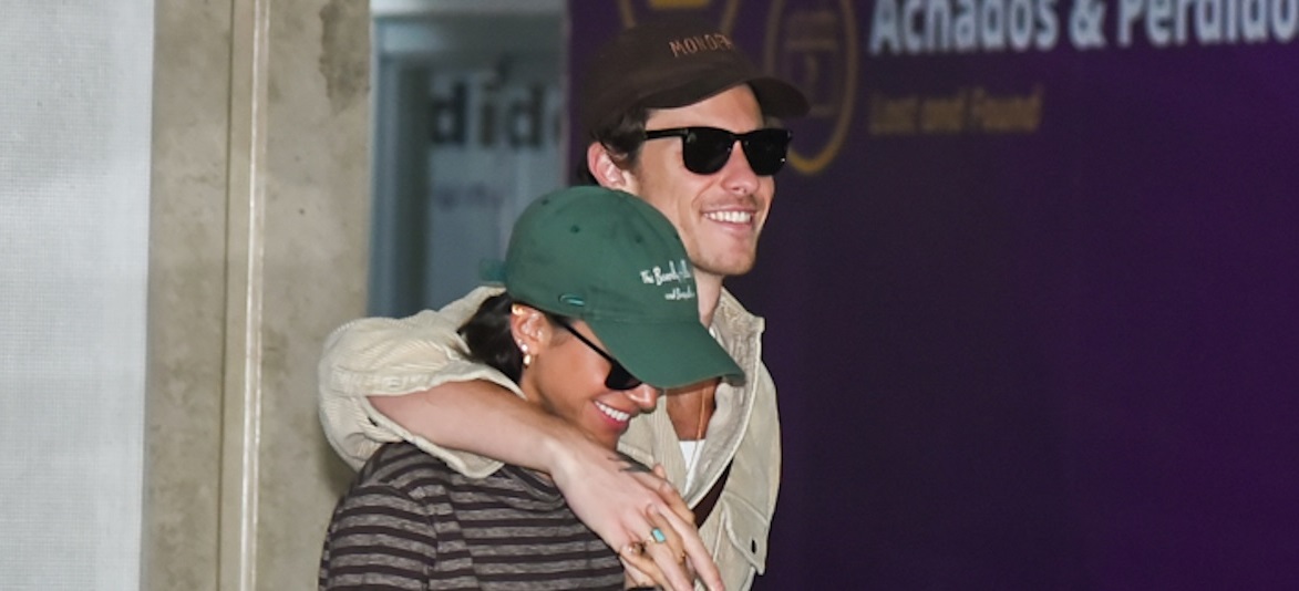 Bruna Marquezine e Shawn Mendes são vistos juntos em aeroporto no Rio e reforçam romance