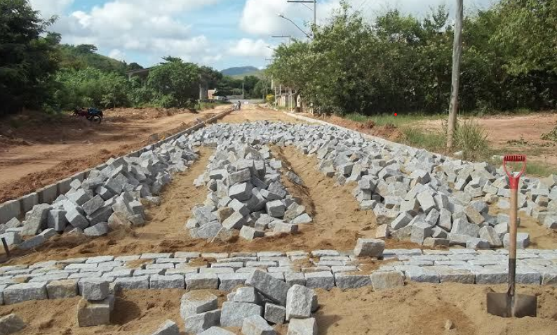 Conceição de Macabu realiza recuperação de infraestrutura rural após fortes chuvas