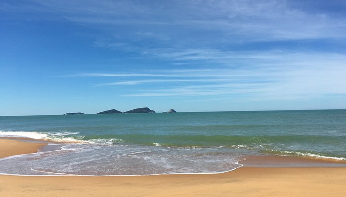 Bombeiros procuram homem de 28 anos desaparecido no mar da Praia Campista, em Macaé