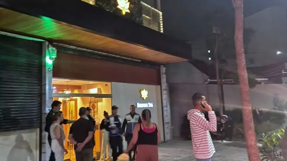 Cliente é presa após atacar funcionárias de spa com lápis de maquiagem em Niterói