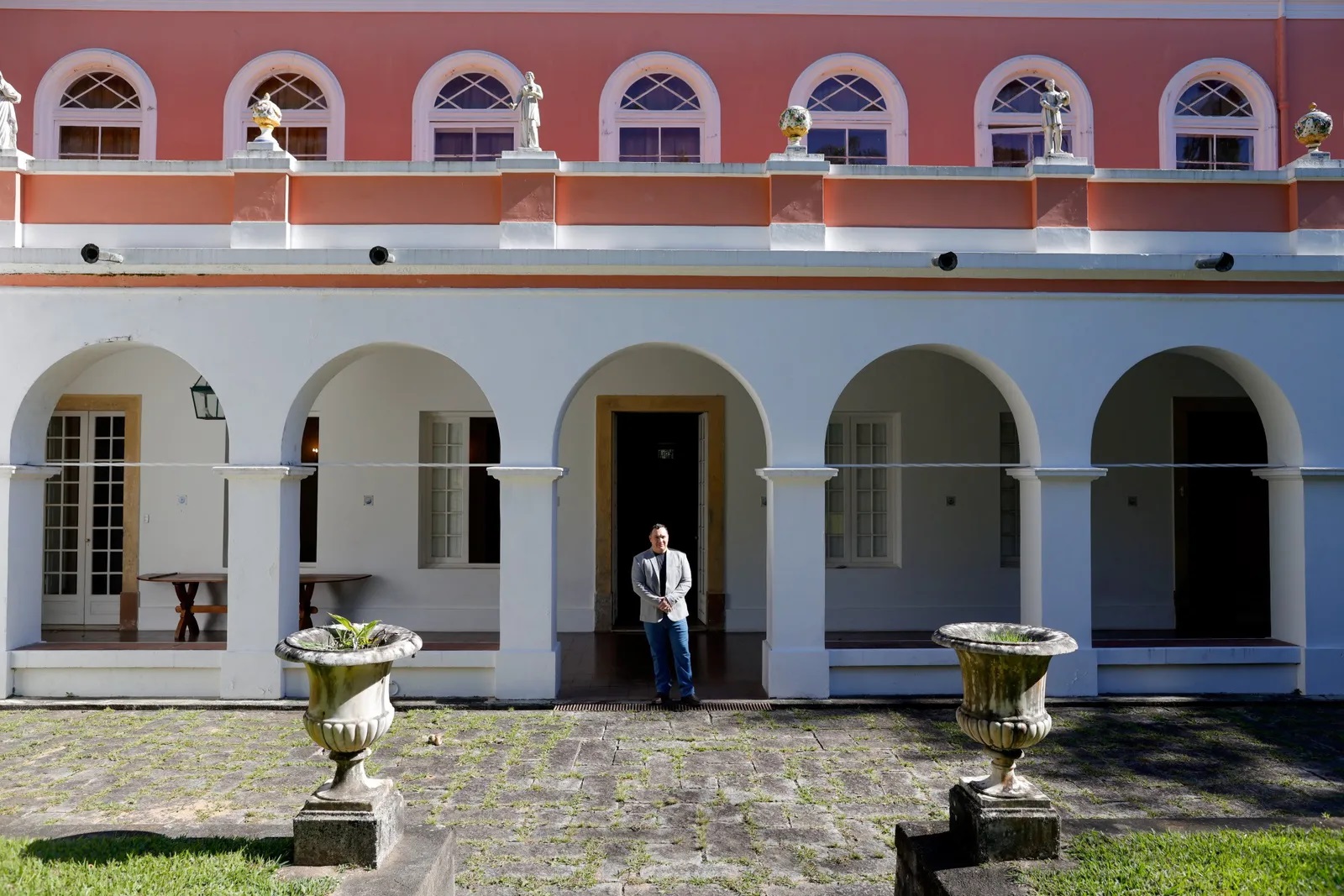 Disputa na Família Imperial chega à Justiça após príncipe ser impedido de entrar em palácio histórico de Petrópolis
