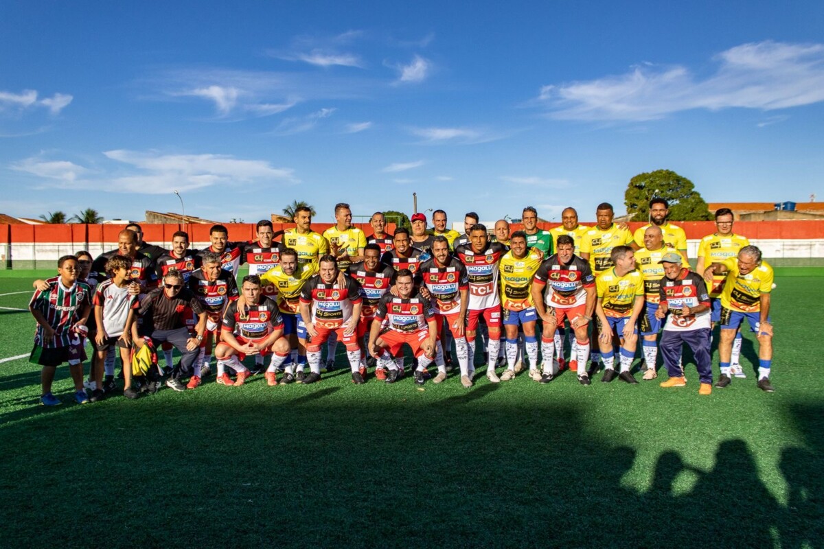 Ídolos do futebol nacional atraem grande público ao Correão e promovem ação solidária em Cabo Frio
