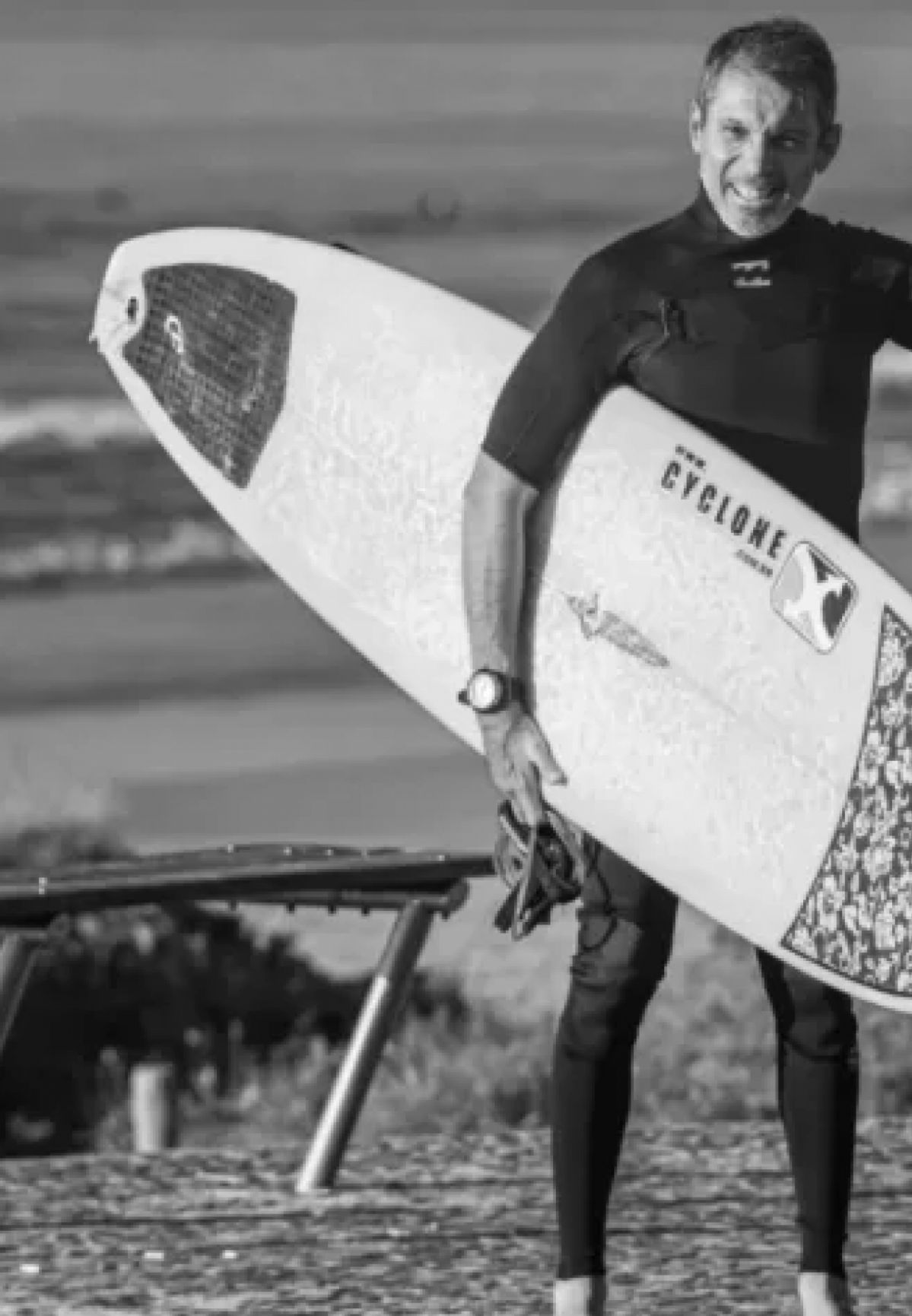 Surfista Zé Pena morre após sofrer mal súbito enquanto surfava na Praia do Forte, em Cabo Frio
