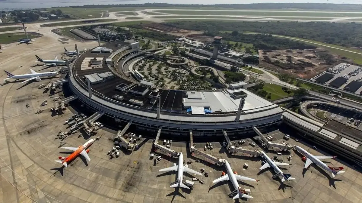 Avião interrompe aproximação para pouso no Galeão após balão cair nas proximidades do aeroporto