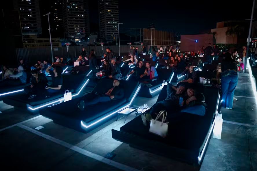 Cinema ao ar livre com vinho e filmes inéditos retorna ao Rio; veja como comprar os ingressos