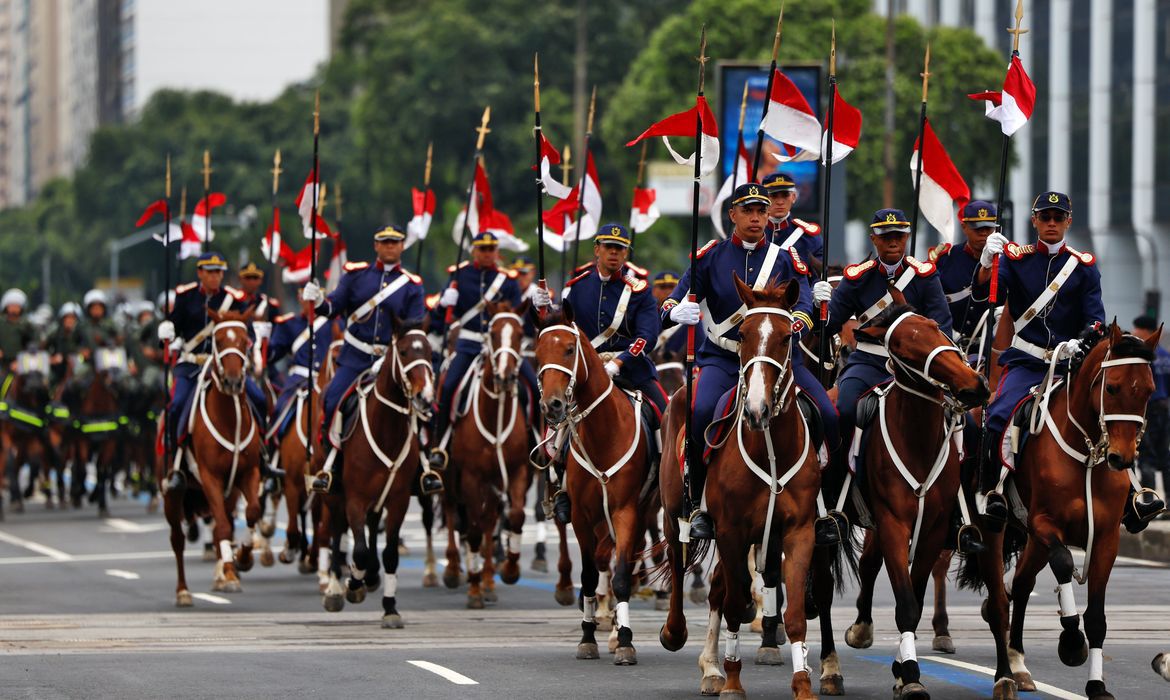 Tradicional desfile cívico-militar acontece no Rio de Janeiro